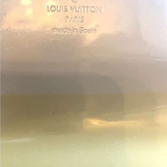 Louis Vuitton Yellow Vernis Sobe ClutchVGUC- PRICE DROPPED! - Picture 11 of 12